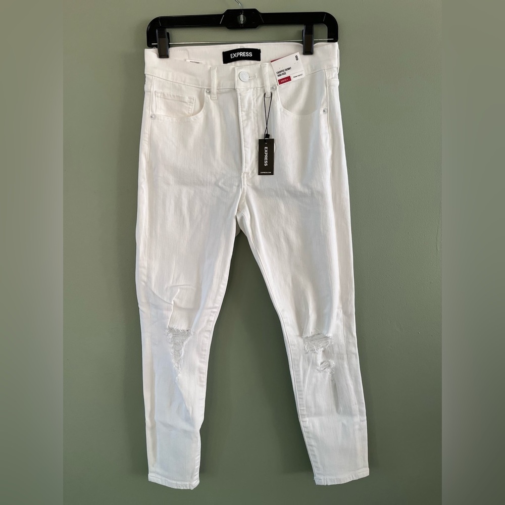 Express white distressed knee stretch high rise  cropped jeans,size 8 w/tags NEW